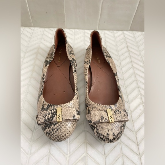 Cole Haan Tali Bow Ballet Flat Snakeskin Embossed Leather Size 6 - Picture 2 of 10